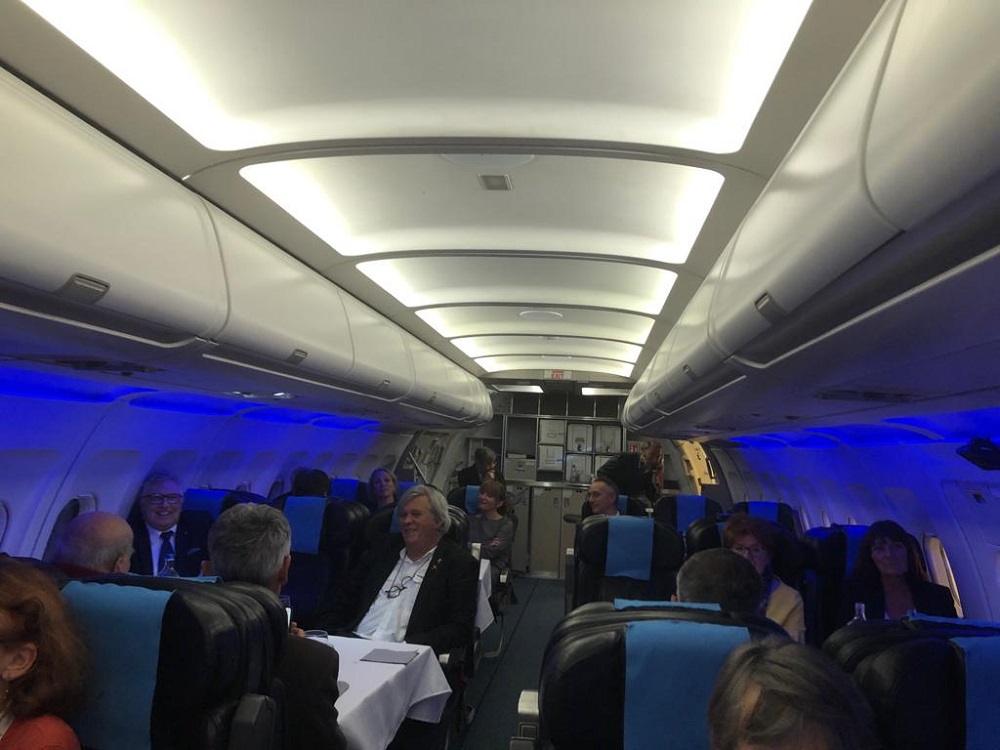 Repas de midi dans l'avion Flylounge